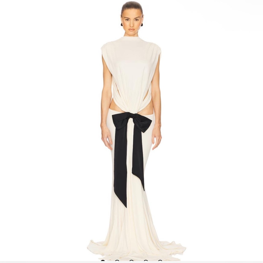 Elegant Cream Gown with Black Bow